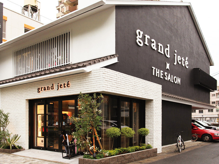 grand jete THE SALON