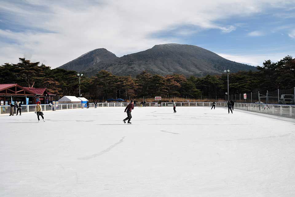 冬ならではのレジャー『えびの高原屋外アイススケート場』で◎年振りに滑ってきました！