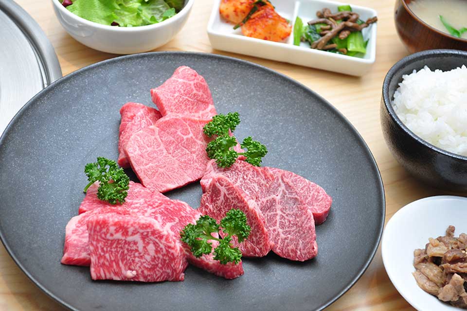 【HIRAMATSU】鹿屋産・平松牧場の黒毛和牛を良心価格で味わえる焼肉＆鉄板焼き店