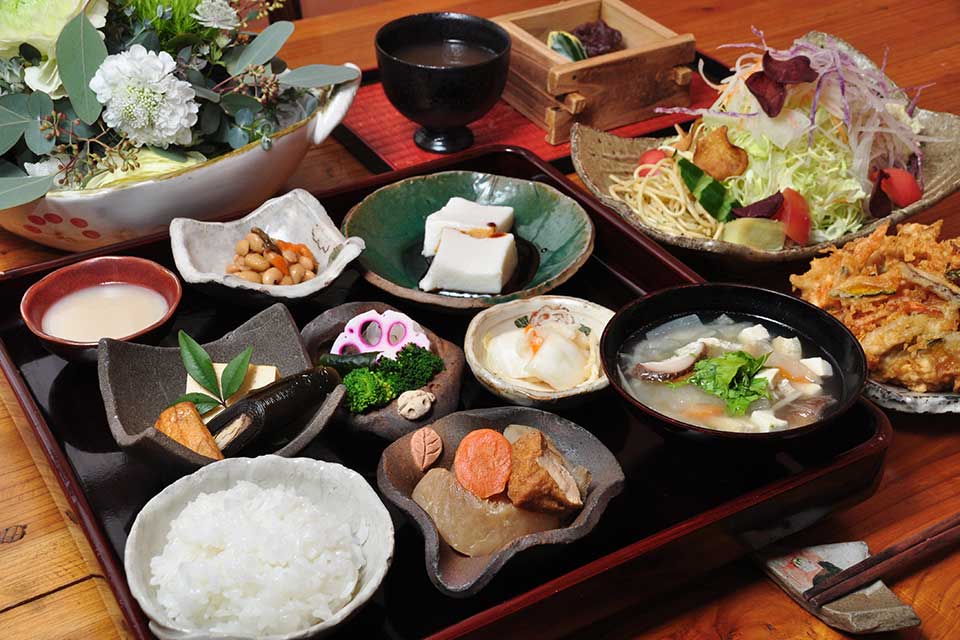 お食事と陶器と小物の店 麻里花