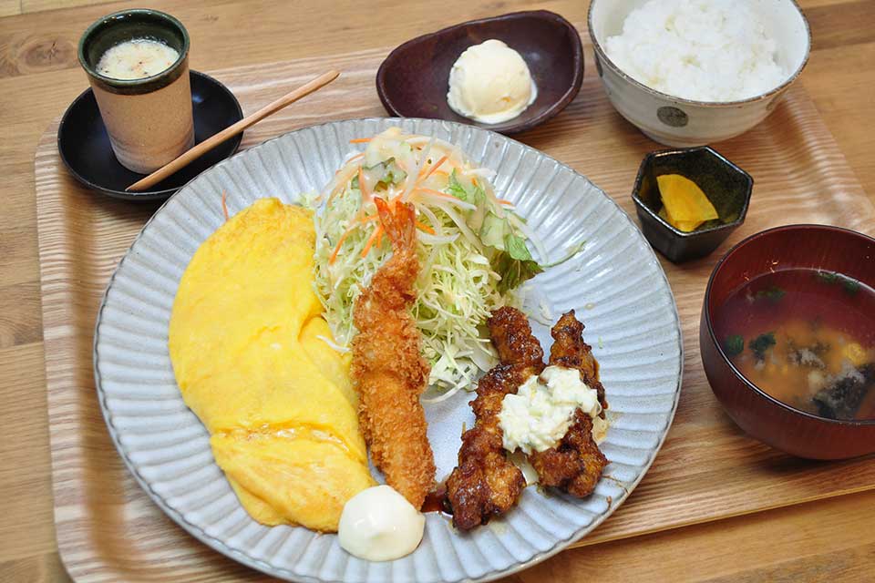 【さんとく】「あの」定食屋さんがおなじみの味を携えて「あの」場所で営業開始