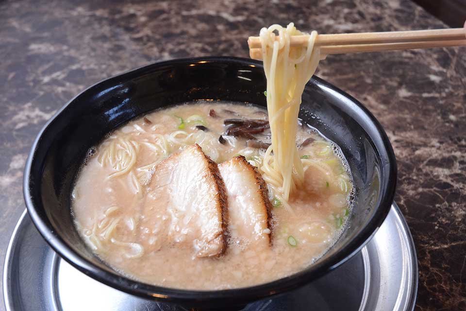 【ラーメン若大】リピ決定！旨味凝縮のコッテリスープが絡むモッチリとした自家製麺