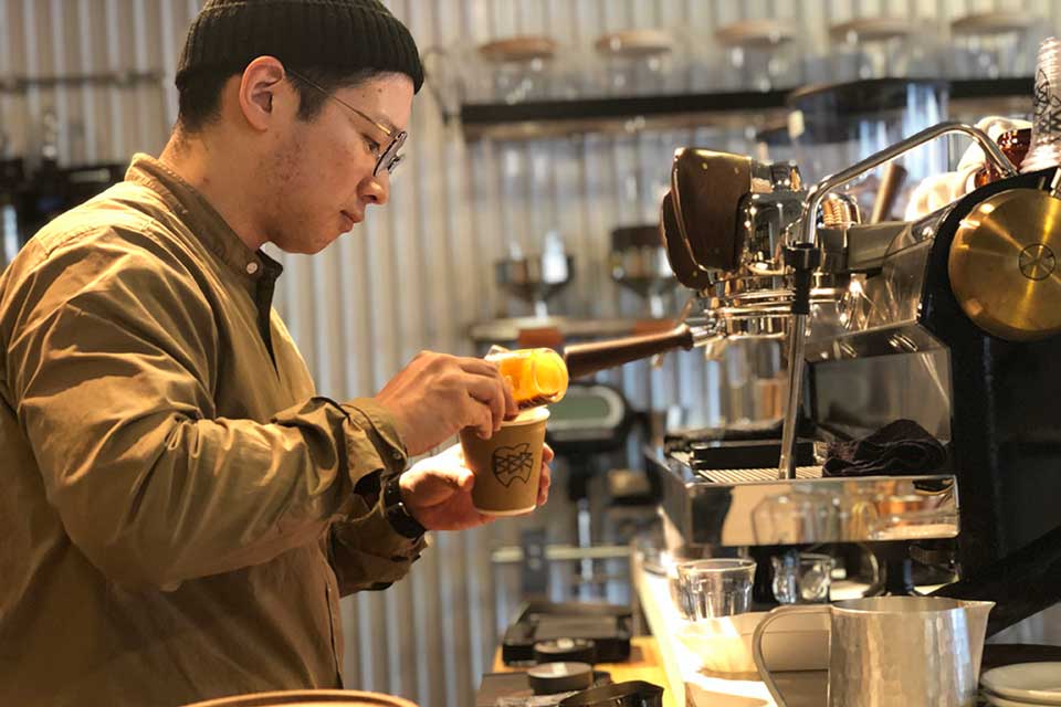 【BLUE BEANS ROASTERY】毎日を豊かにする1杯のコーヒーに出合えるコーヒーショップ