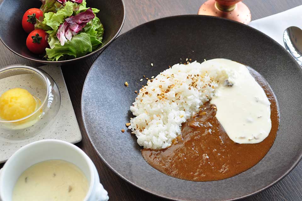 【Bon Voyage】週に一度・水曜のみのカレー専門店。こだわりが詰まったフレンチカレーを味わって