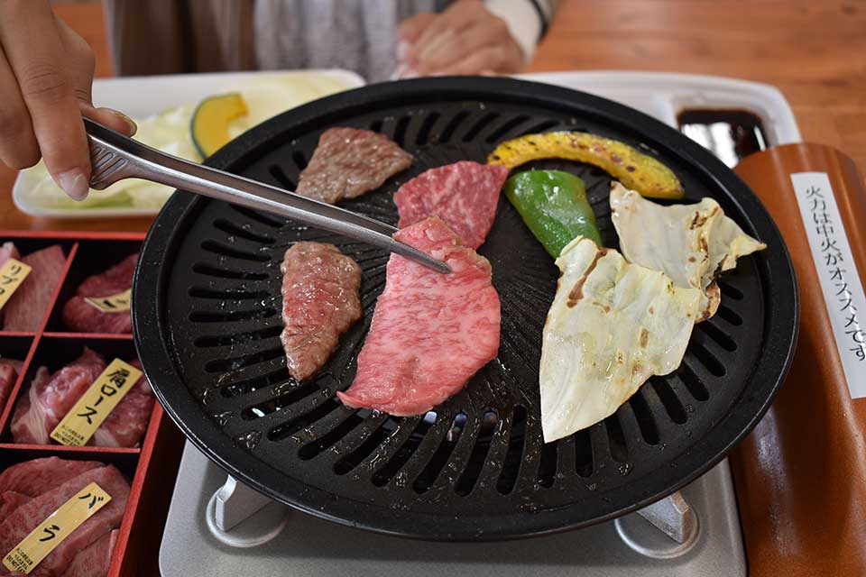 【伊佐牧場 直売所】“精肉のプロ”が贈る上質な肉を気軽に味わえるセルフ焼肉コーナーが登場