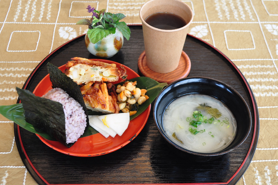 【おひさまのおと】ヘルシーご飯に里山の景色。四季折々の季節を全身で感じられる茶屋