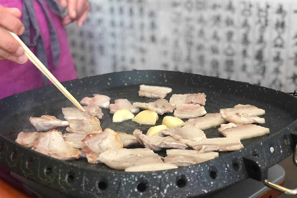 <b>【韓国家庭料理 オモニ】</b>元気を出したい、そんな時に！「サムギョプサルが食べたくて…夏。」