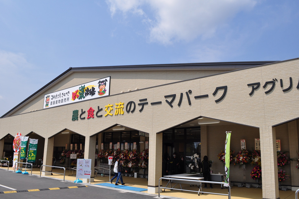 <b>【どっ菜市場】</b>県内最大級の農畜産物直売所が鹿屋に完成<br />大隅産の新鮮食材が“どっさい”集まってます