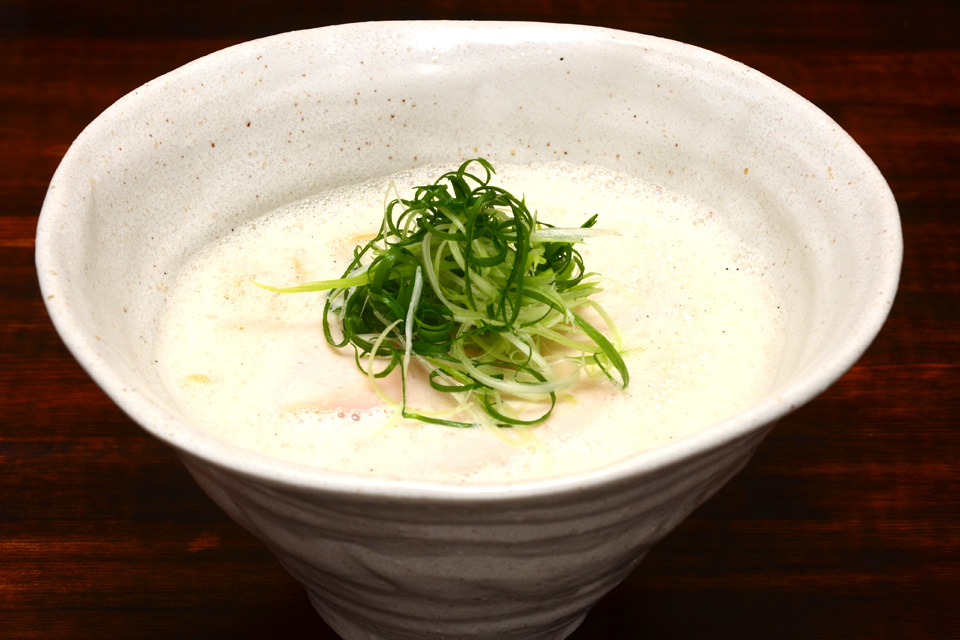 鶏そば専門 とまらないラーメン愛get54 鶏そば専門の名店が西谷山にお引っ越し 旨みが詰まったスープを新店舗で堪能あれ カゴシマプラス