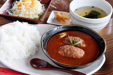 街ネタプラス｜鹿児島｜グルメ｜古民家カフェ　らびゅう｜あご肉ハンバーグ