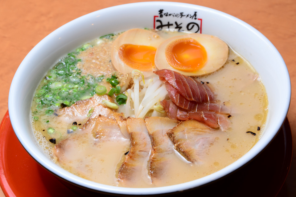 <b>【昔ながらのラーメン屋 みその食堂】</b>お馴染みまぐろラーメンもいいけど豚骨もね！