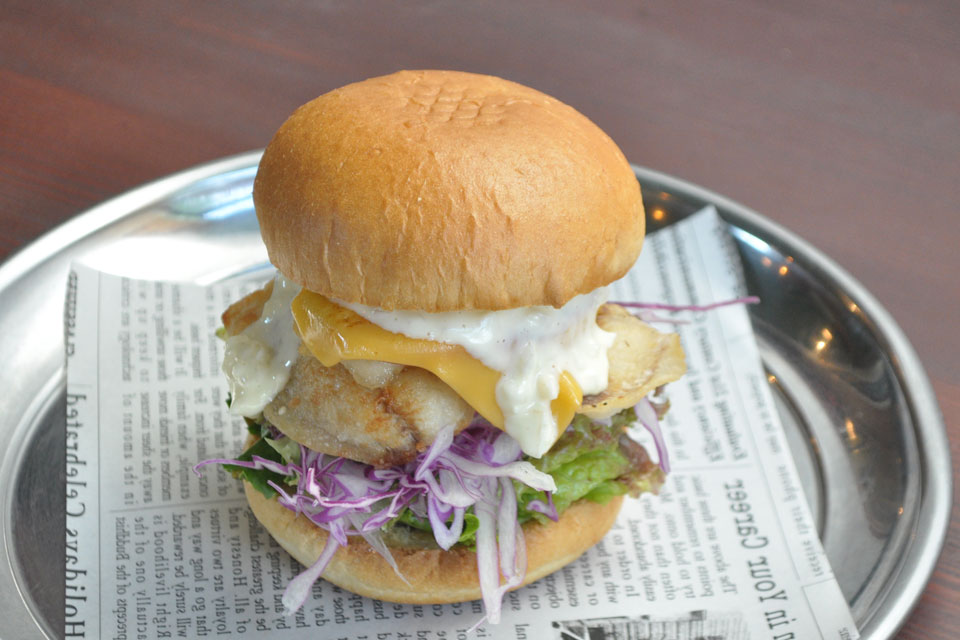 <b>【FISH BURGER SHOP PESCE】</b>地元産の新鮮魚介を使った、こだわりのフィッシュバーガー登場