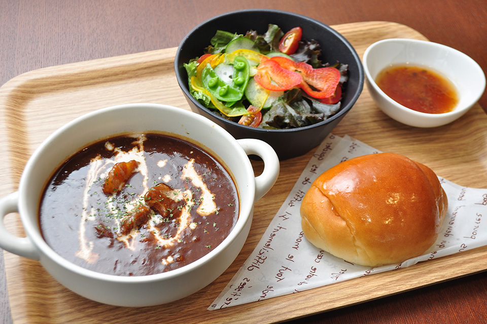 <b>【はるまちcafe】</b> 2021年12月に誕生した隠れ家的カフェ ヘルシーランチや焼きたてパンに注目！